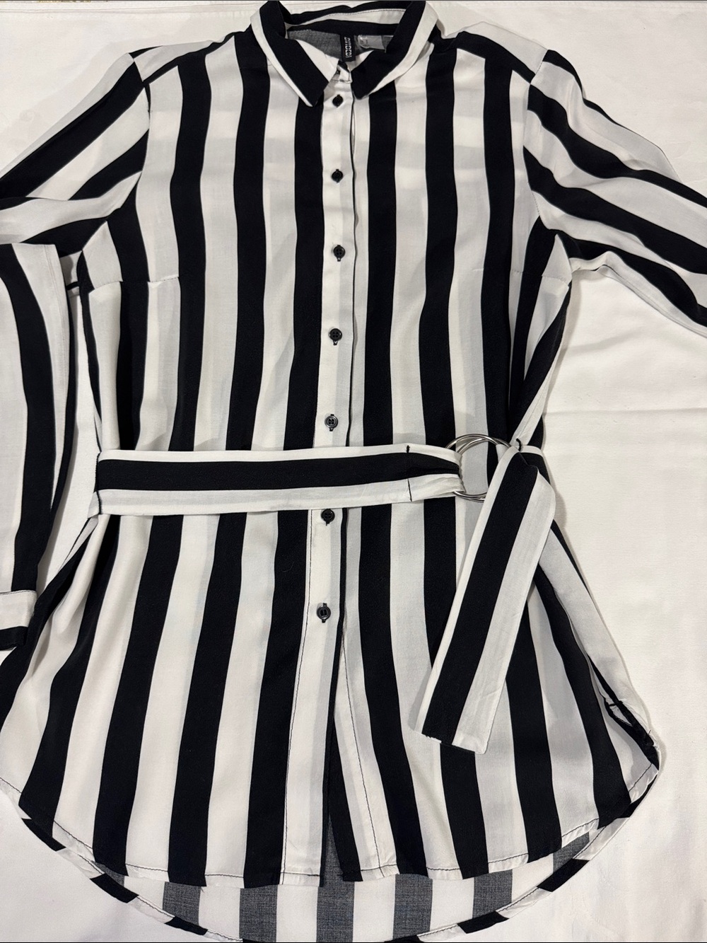EUC H & M Divided, long sleeve dressy top. Size S